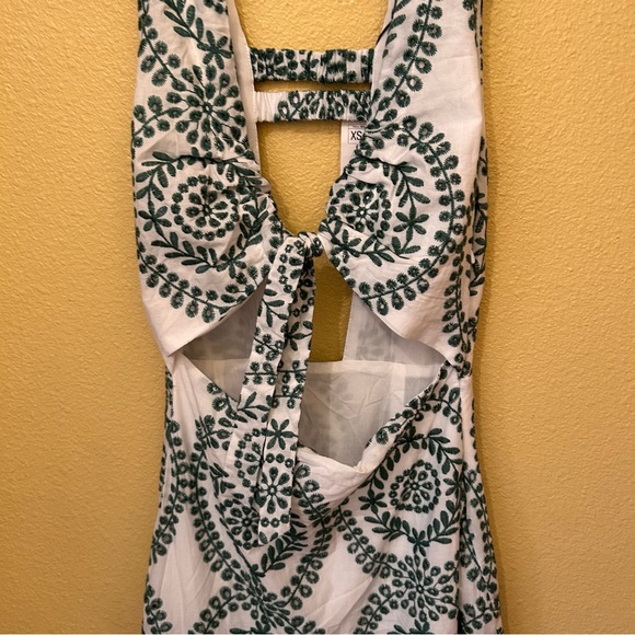 Green and white dress - Picture 4 of 9